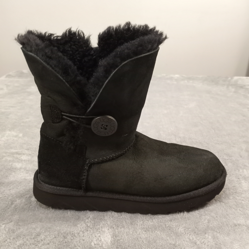 UGG Boots Womens 7 Bailey Button Winter Ankle Flats Black Suede Round Toe